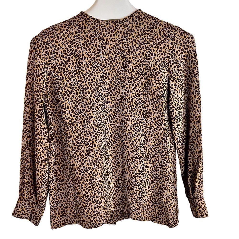 Unbranded Leopard Pattern 100% Silk Blouse with Button Down Back Size 6‎